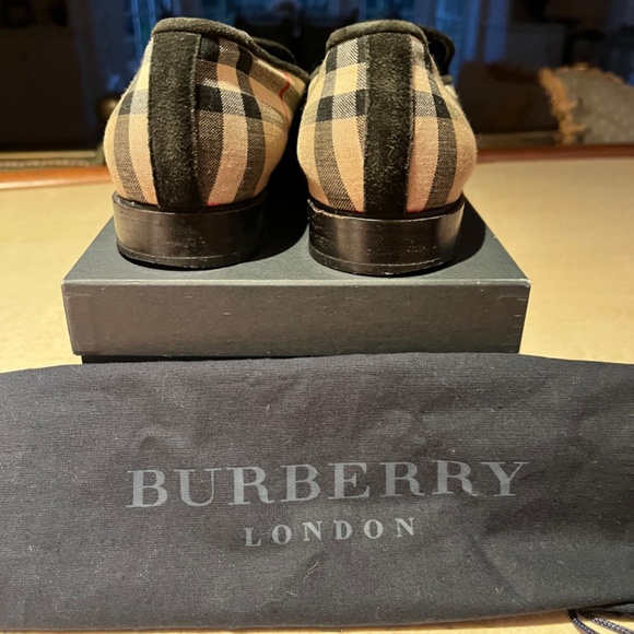Burberry London Womens Novacheck canvas slip on, size 7 1/2M - Picture 2 of 5